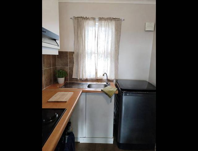 2 BEDROOM PROPERTY TO RENT IN UITZICHT